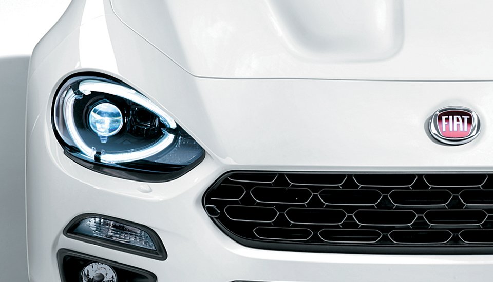 Fiat 124 Spider S-Design full LED headlights